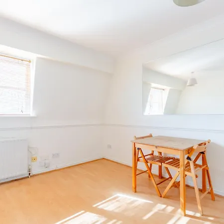Cosy 1bd Flat Views And Easy Transport Links * London