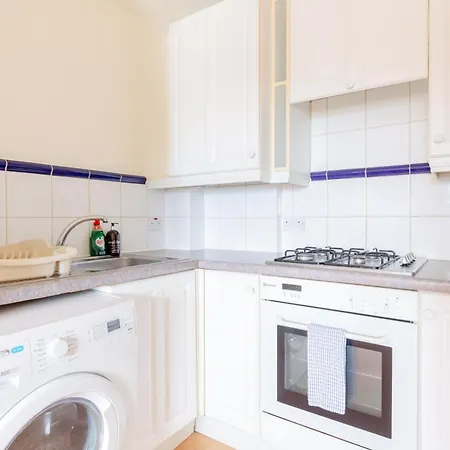 Cosy 1bd Flat Views And Easy Transport Links Apartment London
