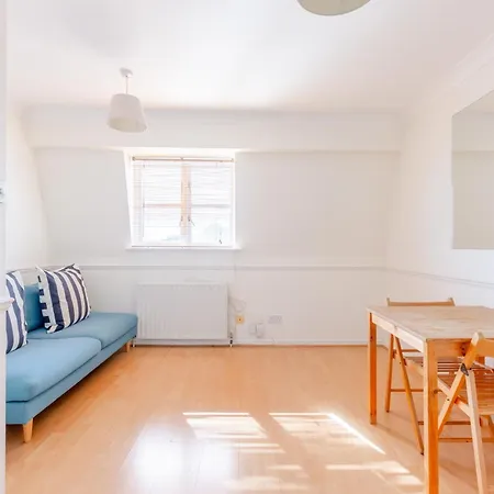 Apartment Cosy 1bd Flat Views And Easy Transport Links London