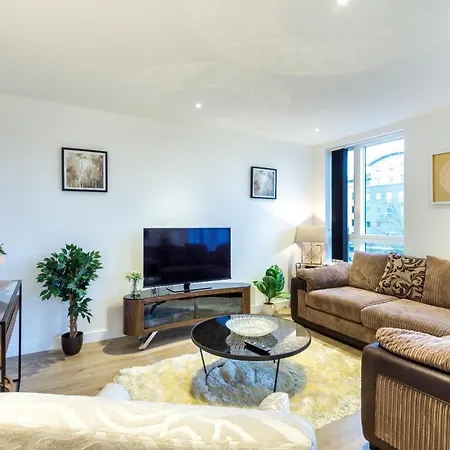 アパート 2 Bed Close To Heathrow Airport ハウンズロー