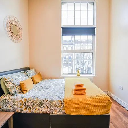 Charming 2-bedroom Flat In Shepherd's Bush, Near Hammersmith شقة لندن