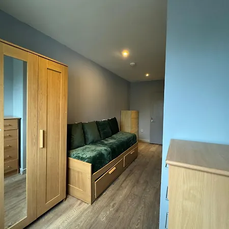 2 Bedroom Flat In Euston 2 Mins Away From Station, No Lift London