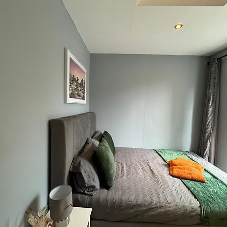 2 Bedroom Flat In Euston 2 Mins Away From Station, No Lift
