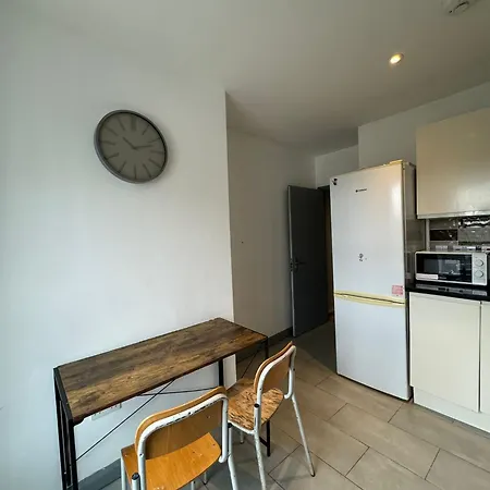 2 Bedroom Flat In Euston 2 Mins Away From Station, No Lift *