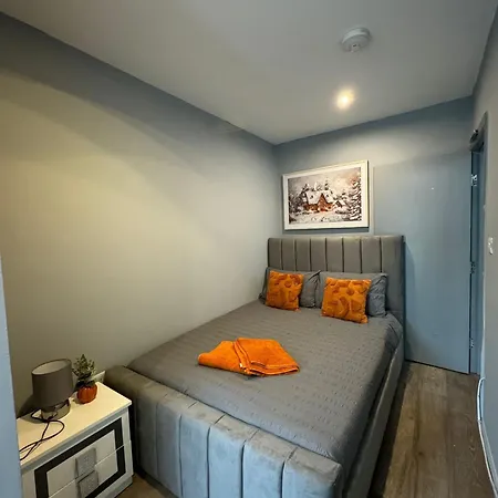 2 Bedroom Flat In Euston 2 Mins Away From Station, No Lift * London