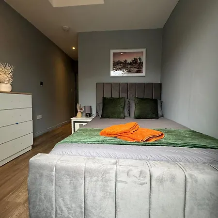 Apartment 2 Bedroom Flat In Euston 2 Mins Away From Station, No Lift *