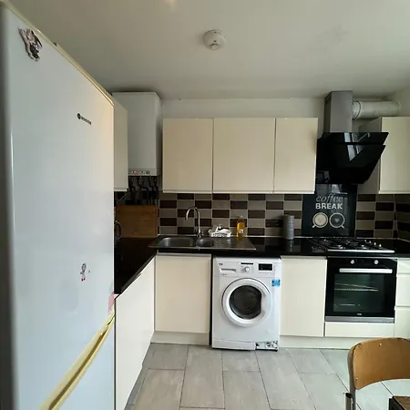 2 Bedroom Flat In Euston 2 Mins Away From Station, No Lift London