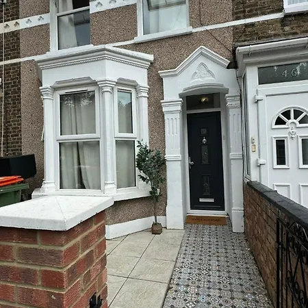 Spacious Double In Greater Homestay
