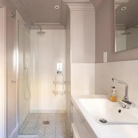 The Cleveland Arms I Apartment London