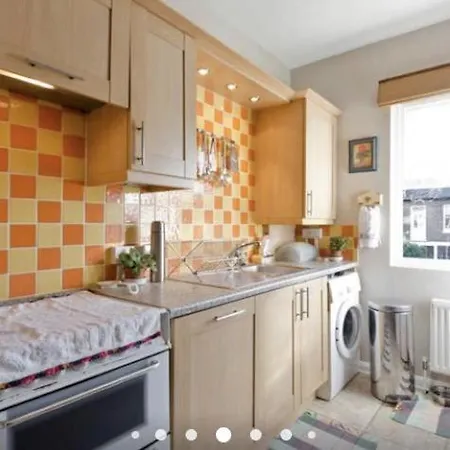 Apartment Spacious Double Bedroom In Kensington *