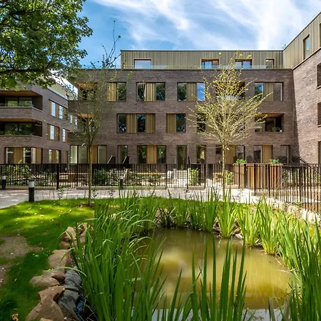 דירה Bright And Airy With Minimalist Charm