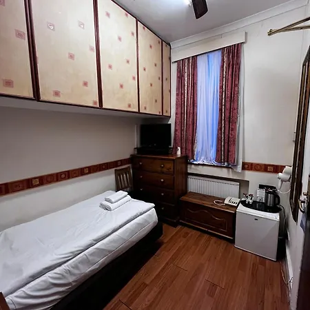 Dolphin Hotel