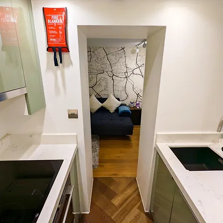 Modern 1 Bedroom In Kensington Apartment *