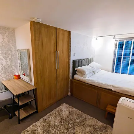 Modern 1 Bedroom In Kensington Apartment