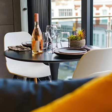 Apartment Hive - East *