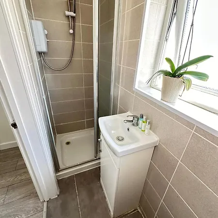 Three Bedroom Near Eye London