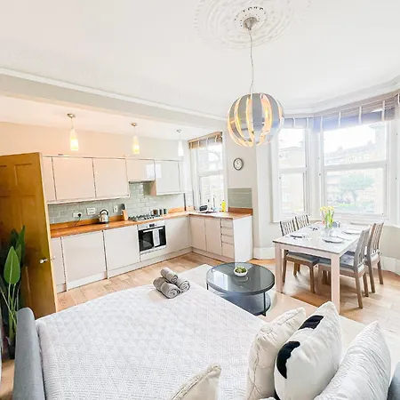 Apartment Tranquil 3bdr Haven In Stockwell Near The Oval *