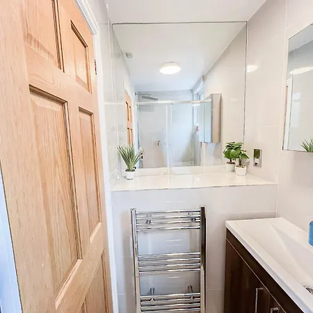 Apartment Tranquil 3bdr Haven In Stockwell Near The Oval London