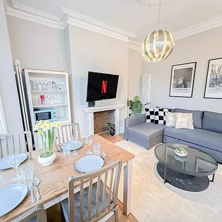Tranquil 3bdr Haven In Stockwell Near The Oval