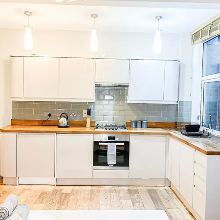 Tranquil 3bdr Haven In Stockwell Near The Oval Apartment London