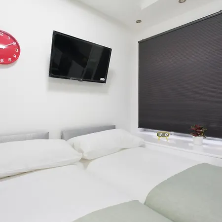 Studio9 - Next To Emirates Stadium - Budget With Shared Bathroom London