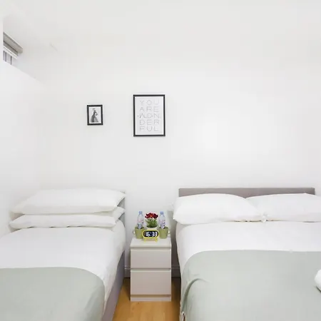 Studio9 - Next To Emirates Stadium - Budget With Shared Bathroom *