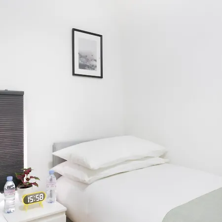 Studio9 - Next To Emirates Stadium - Budget With Shared Bathroom London