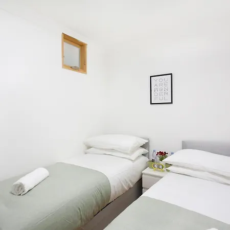 Studio9 - Next To Emirates Stadium - Budget With Shared Bathroom * London