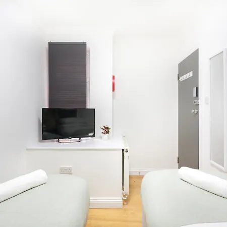Studio9 - Next To Emirates Stadium - Budget With Shared Bathroom * London