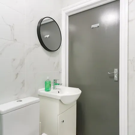 Gasthof Studio9 - Next To Emirates Stadium - Budget With Shared Bathroom London