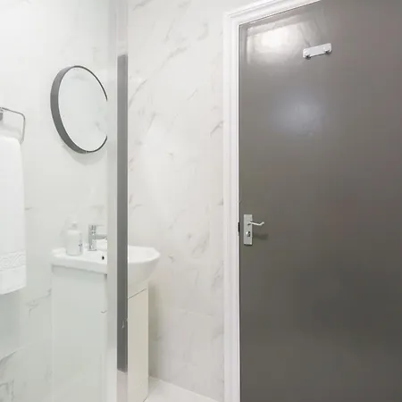 Gasthof Studio9 - Next To Emirates Stadium - Budget With Shared Bathroom *