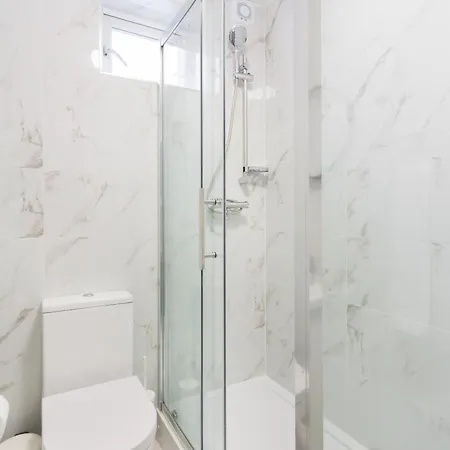 Studio9 - Next To Emirates Stadium - Budget With Shared Bathroom * London