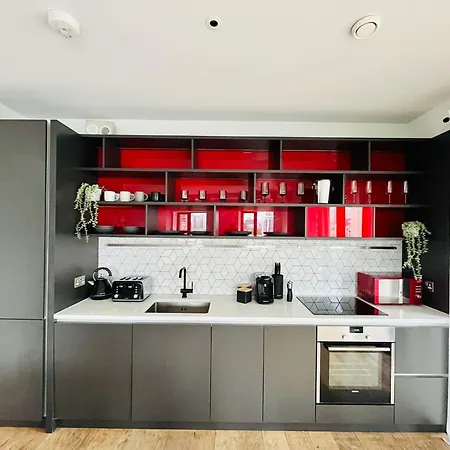 Luxurious - Prime Location Near Excel, O2 & Canary Wharf Apartment