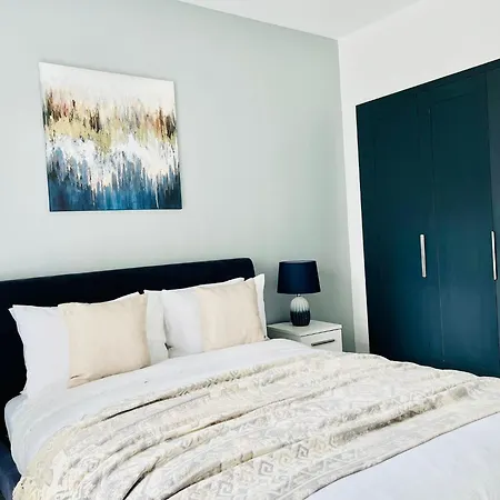 Apartment Luxurious - Prime Location Near Excel, O2 & Canary Wharf