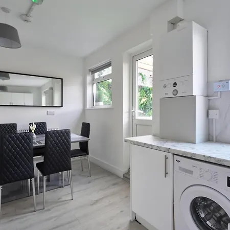 Air - Greenwich - O2 Arena And Free Parking * London