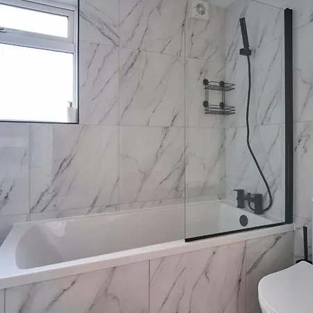 Air - Greenwich - O2 Arena And Free Parking * London