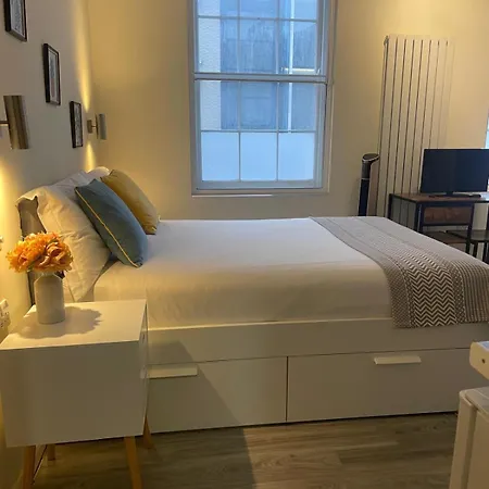 Grays Road - 2 Guest house London