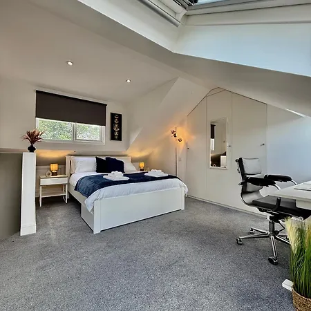 Superb Duplex In Hendon *