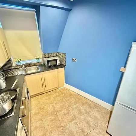 Apartment Three Bedroom Near Eye *