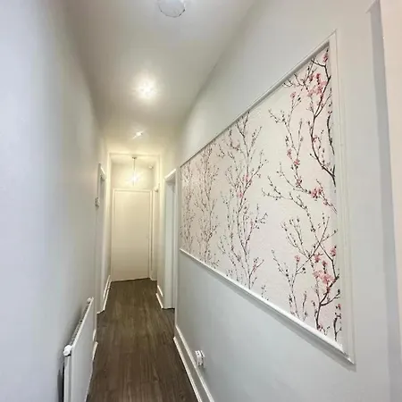 Three Bedroom Near Eye Apartment London