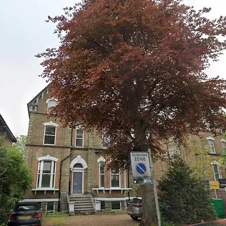 Villa 59warminster London