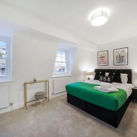 Generous 3-bed Split-level Apartment
