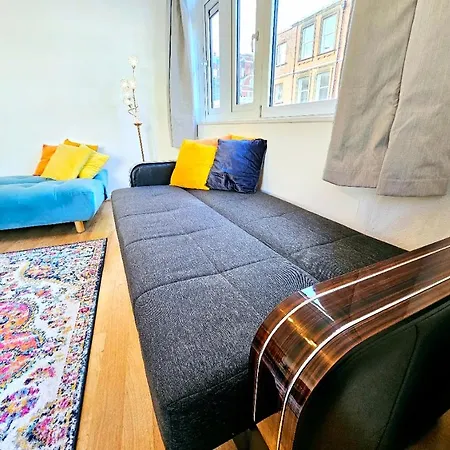 Bright & Spacious In Building With Lift, Right Next To Bayswater Station - Walk To Kensington Palace, Hyde Park, Little Venice & Notting Hill Londres