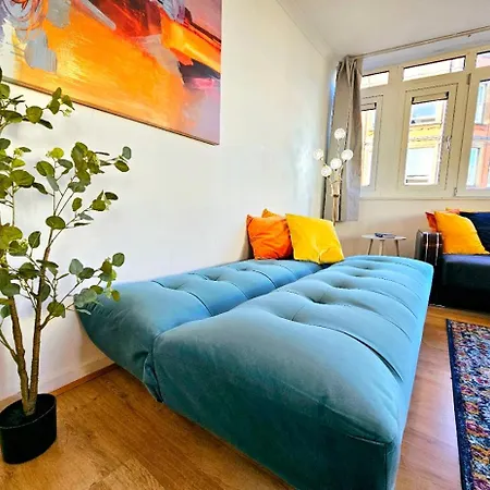 Bright & Spacious In Building With Lift, Right Next To Bayswater Station - Walk To Kensington Palace, Hyde Park, Little Venice & Notting Hill * لندن