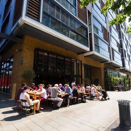 Daire Urban Oasis Modern Minimalist Londra