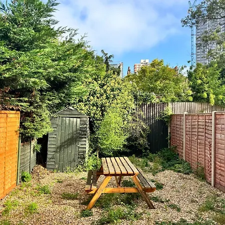 3 Bed House With Parking And Garden Near Tower Bridge *