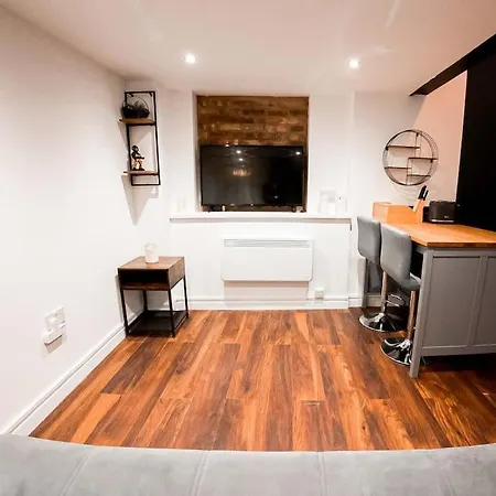 House With Garden Stoke Newington * London