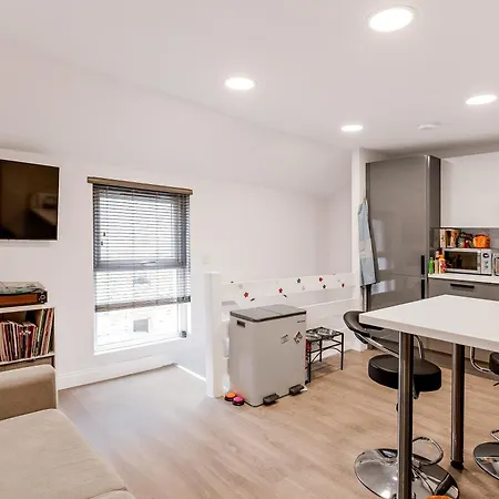 Comfortable 1br Duplex In Clapham * London