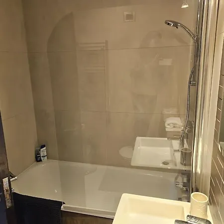 Apartment Spacious Two Bedroom In South Kensington