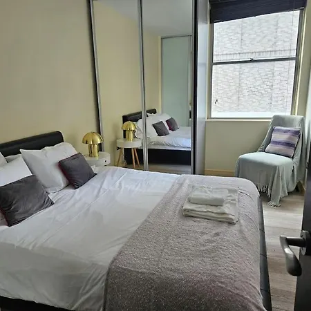 Apartment Spacious Two Bedroom In South Kensington *